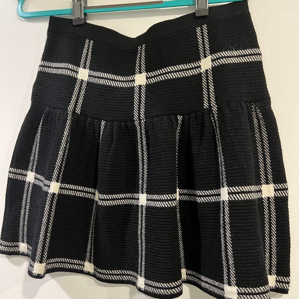 Adorable Cynthia Rowley Sweater Skirt